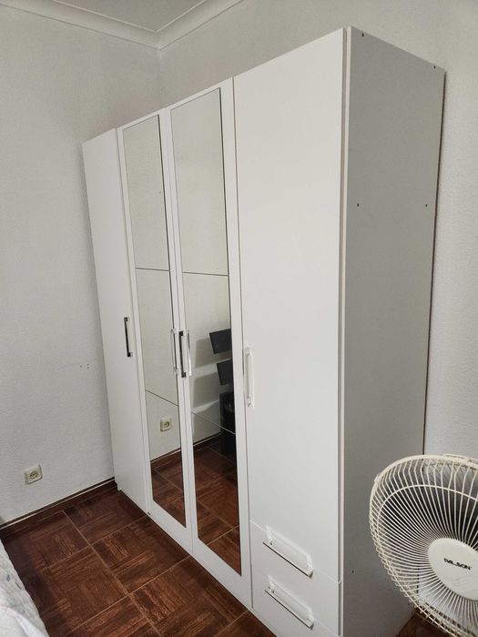 Vendo roupeiro em otimo estado