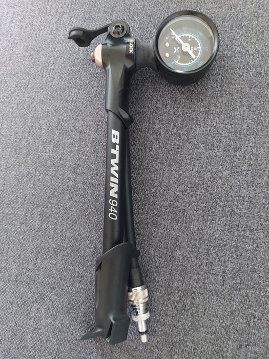 Pompka do amortyzatora rowerowego z manometrem widelec powietrzny MTB