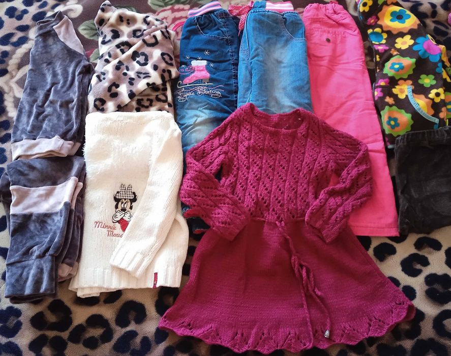 Зимовий теплий одяг на дівчинку джинси кофти плаття утеплені 4-5-6 р