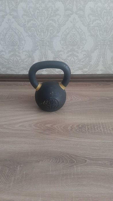 Гиря для кроссфита тренировочная.