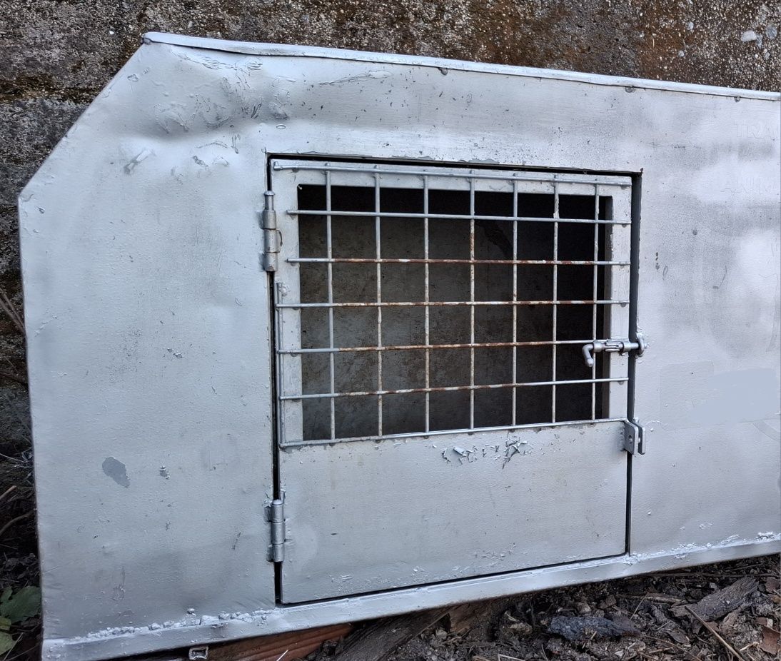 Caixa para transporte de cães