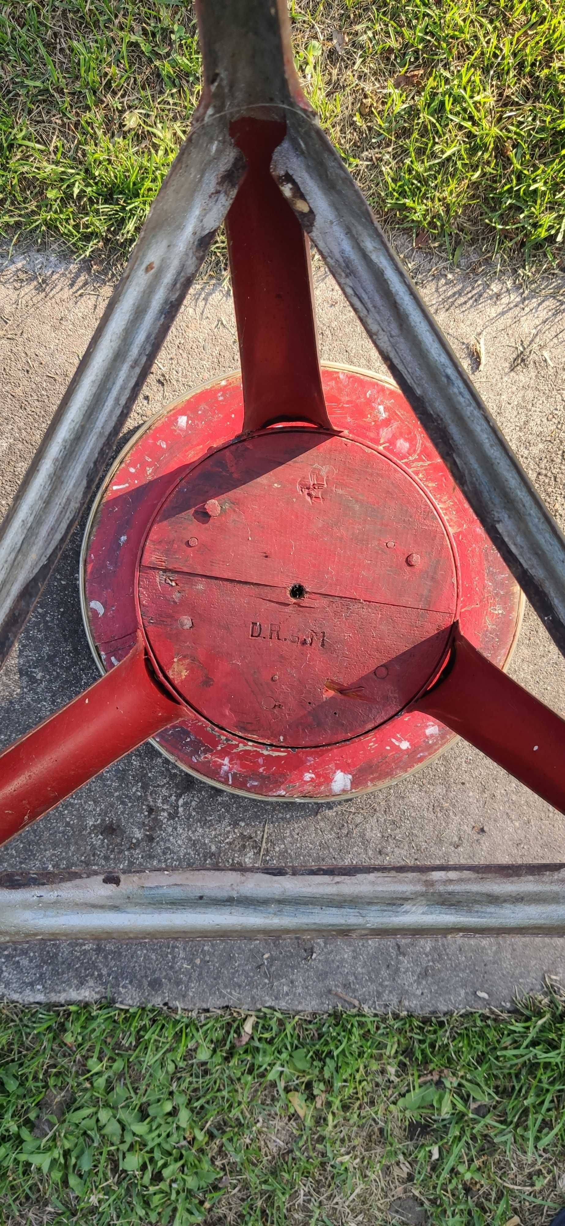 Taboret niemiecki  metalowy D.R.G.M.
