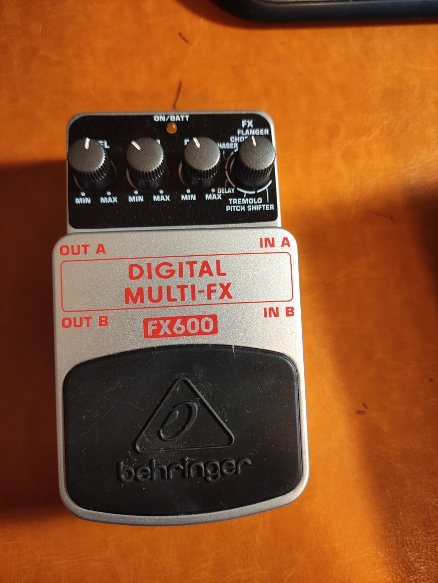 Pedal behrinher FX600