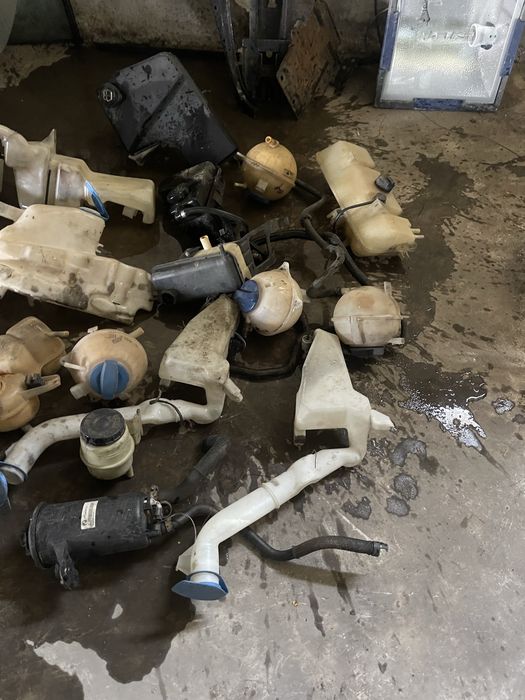 Varios peças mija mija e deposito de agua muitas marcas