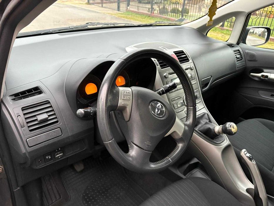 Sprzedam Toyota Auris 1,6