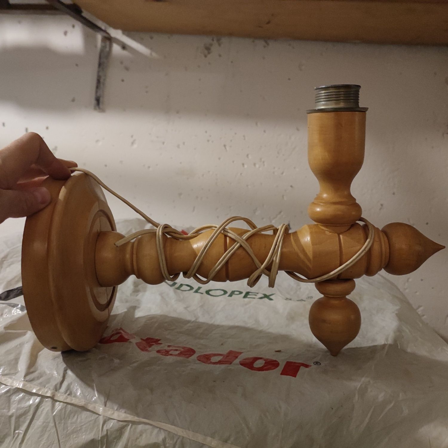 Lampa kinkiet drewniany