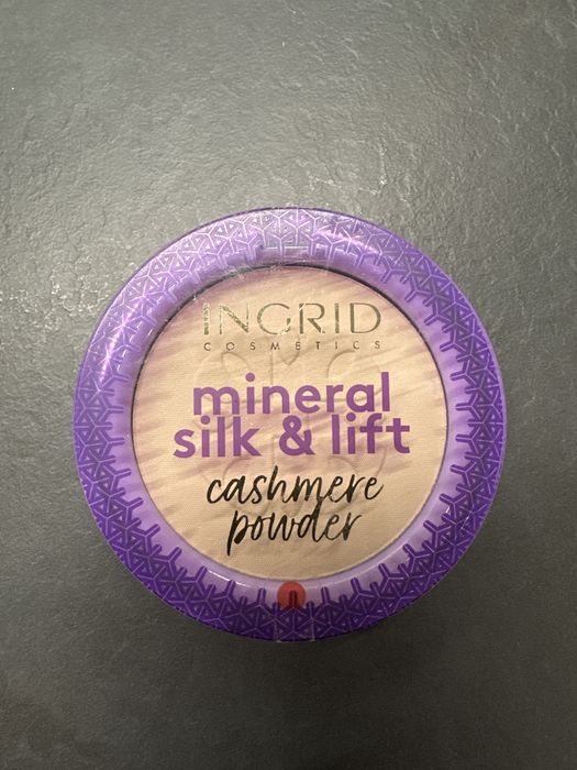 Pudry mineralne Ingrid odcien 01 i 02