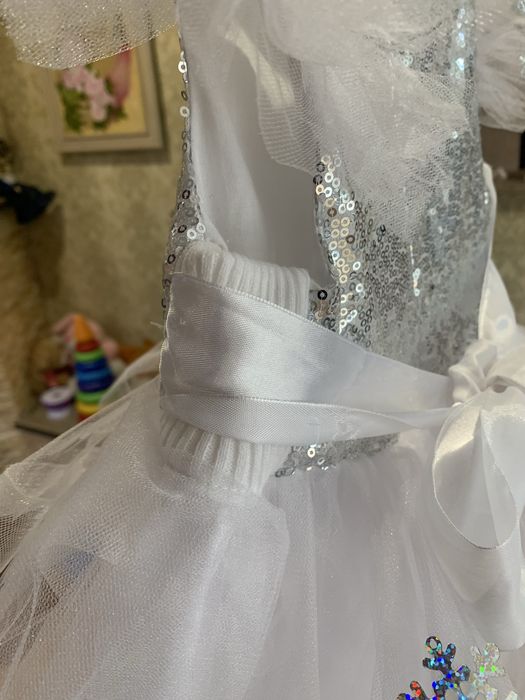 Продам сукню сніжинки 98-104