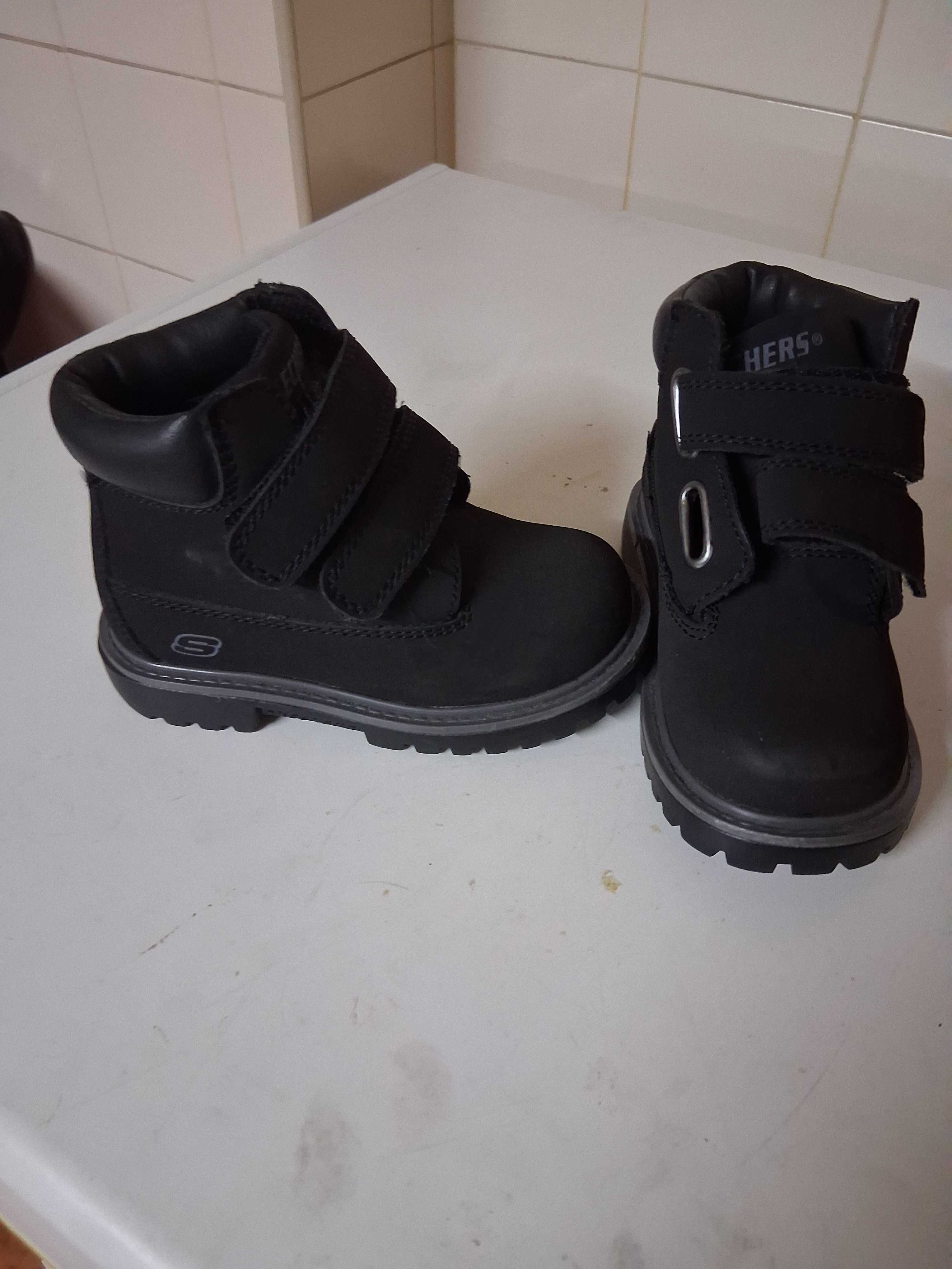 Botas pretas skechers