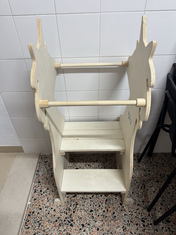Torre de aprendizagem montessori
