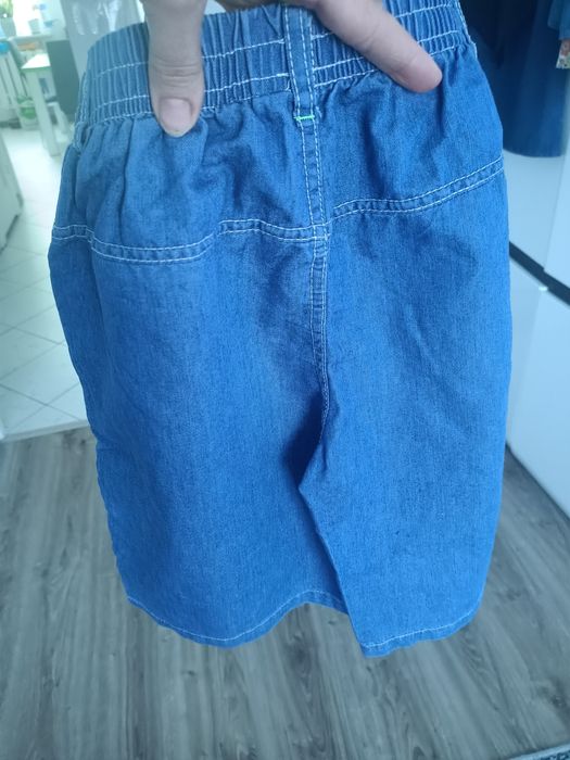 Spodenki z cienkiego materiału 134