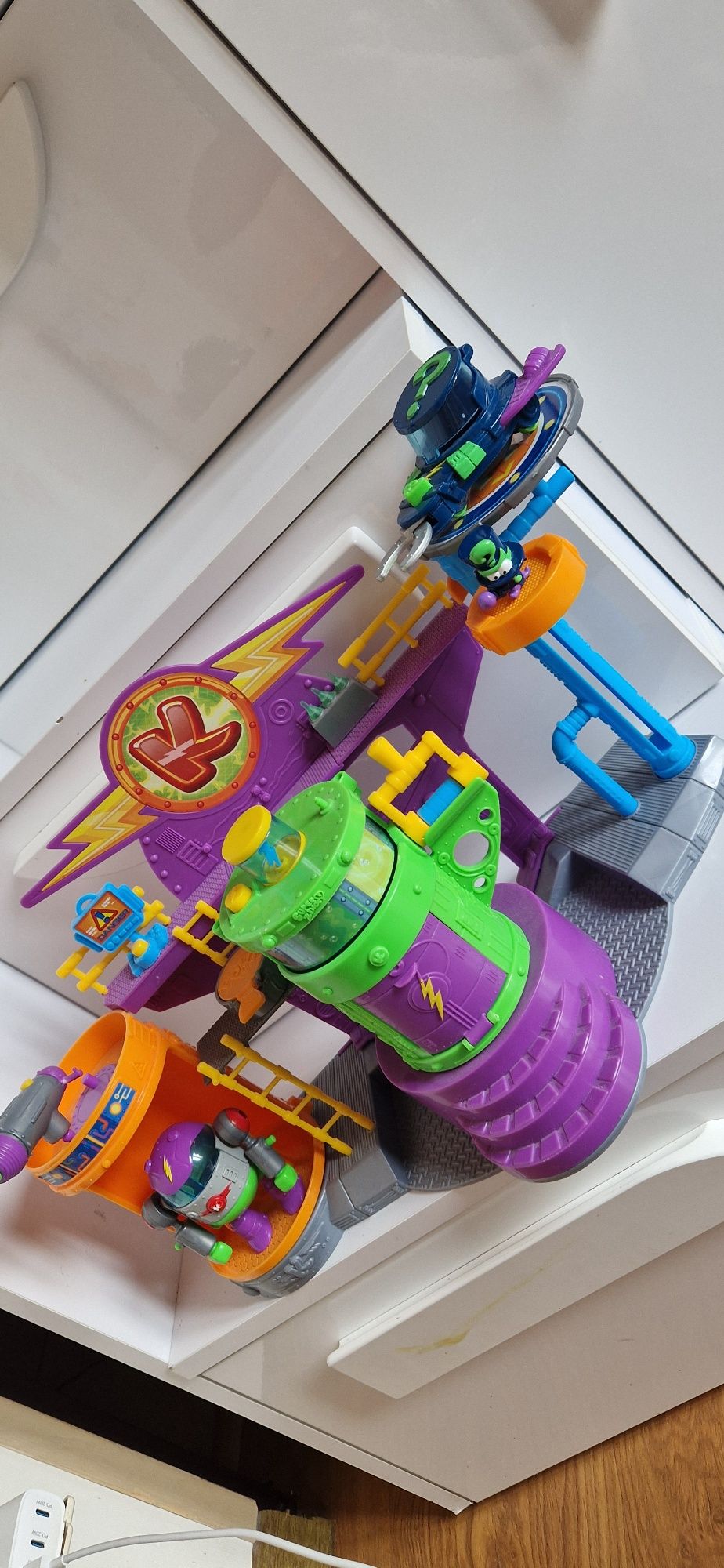 Baza Super Zings Laboratorium Kazoom