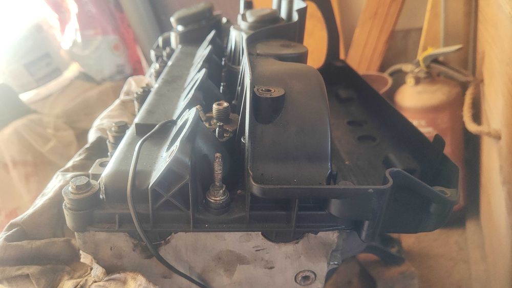 CABEÇA do MOTOR com tampa das válvulas BMW E46 320D (original)