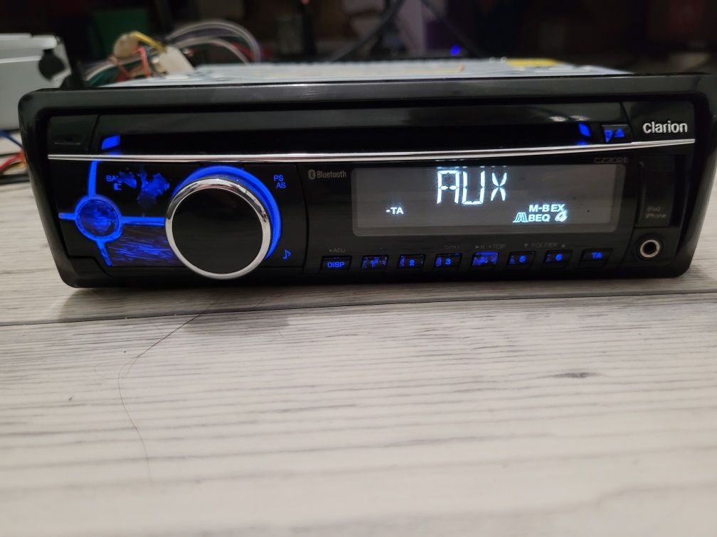 Radio samochodowe Clarion 4x45W CD,USB/IPOD/IPHONE,AUX,RDS