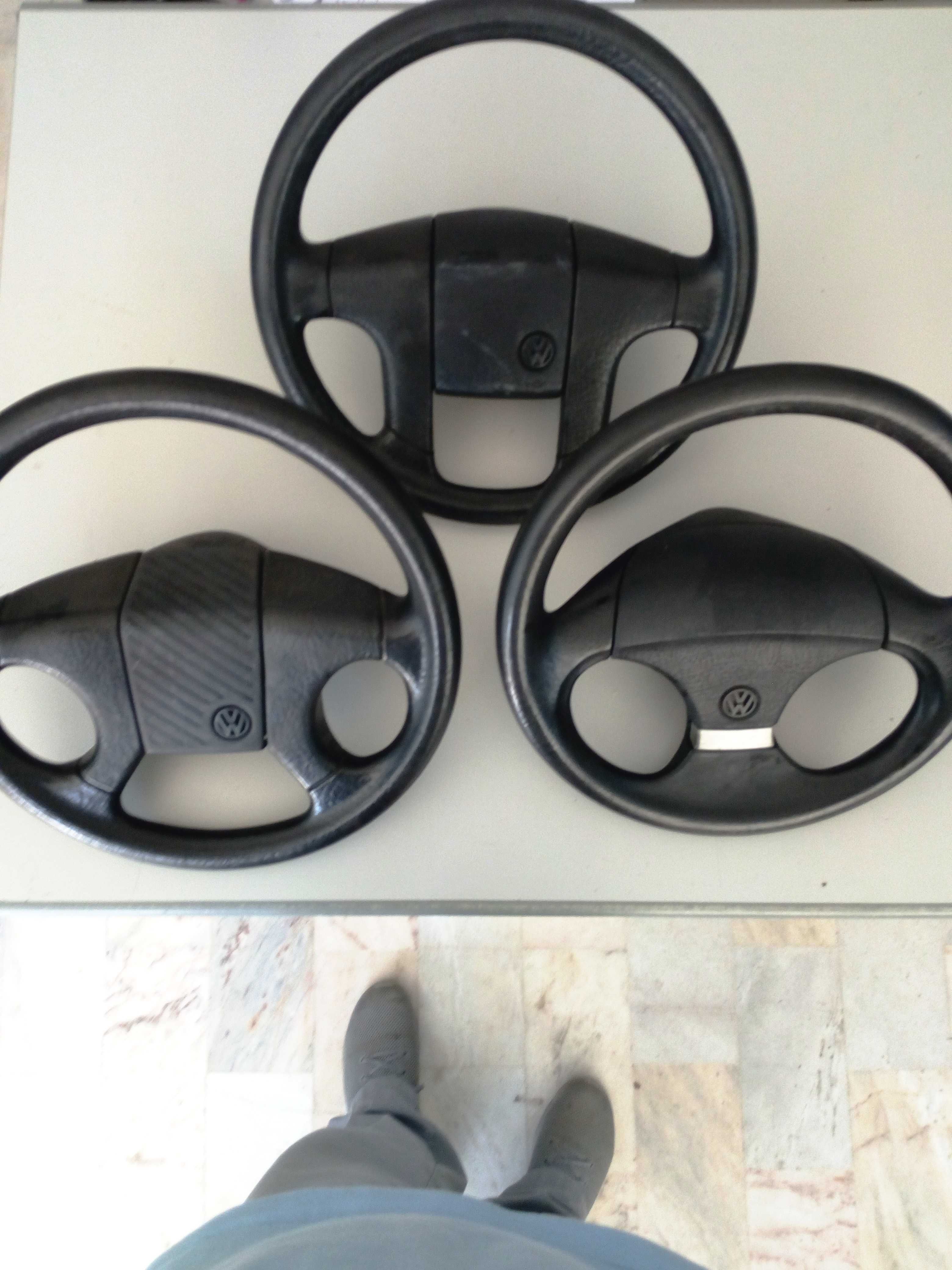 Vendo Volantes e  Pneus com Jante Golf 2