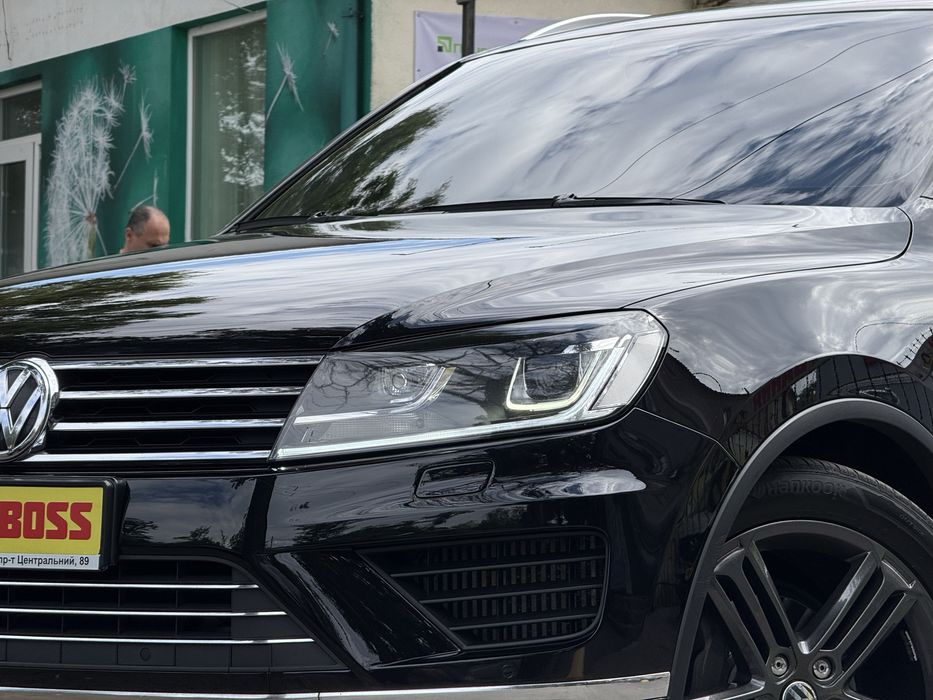 Volkswagen Touareg 2016 год, пневмо, целый, топ комплектация!