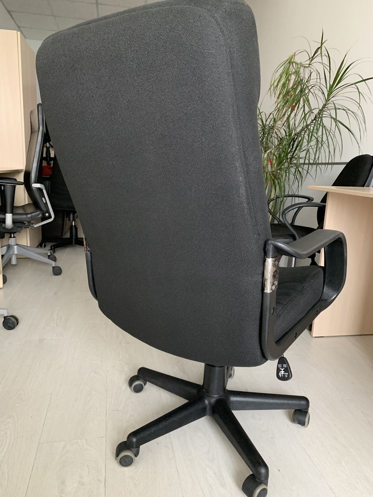 крісло офісне