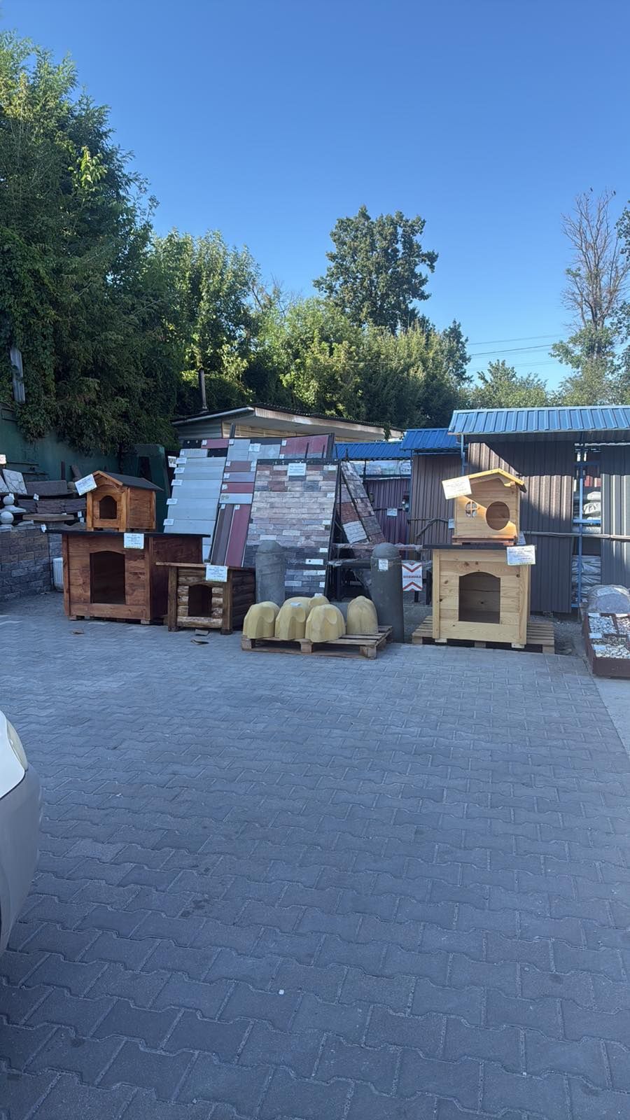Будка для собак ,різного розміру.