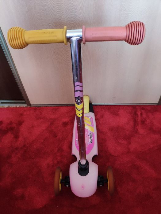 Hulajnoga trójkołowa Avigo (Toys R Us) różowa, warto!