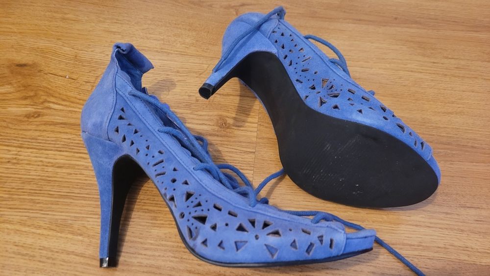 Nowe Niebieskie buty sandałki 37 Reserved wycięte wzory
