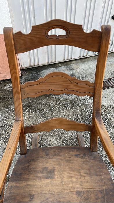 Cadeira de baloico em madeira maciça