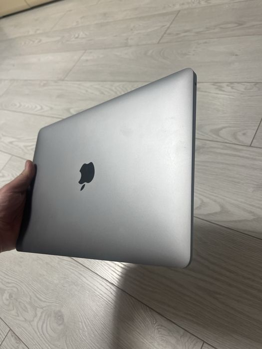 MacBook Air M1 (2020) 8GB / 256GB — батарея 87%