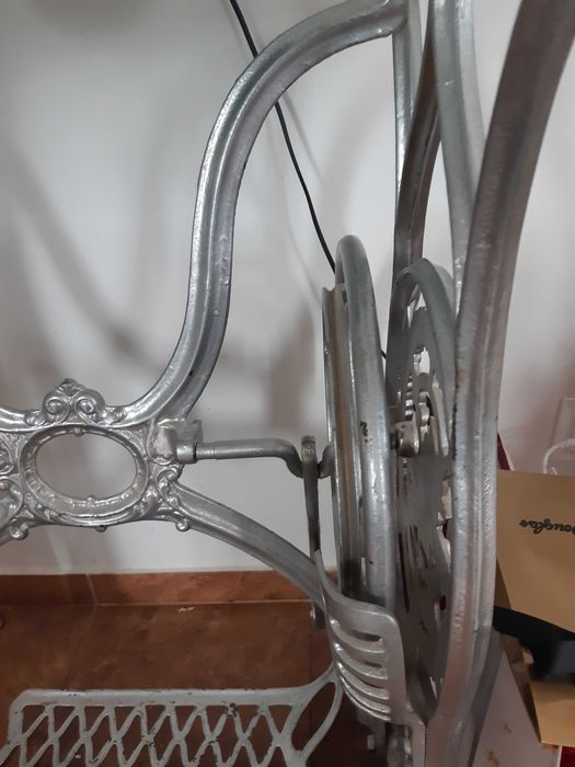 Stolik,maszyna do szycia