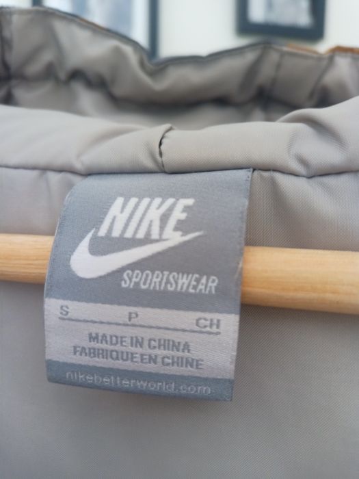 Blusão puffer de penas Nike
