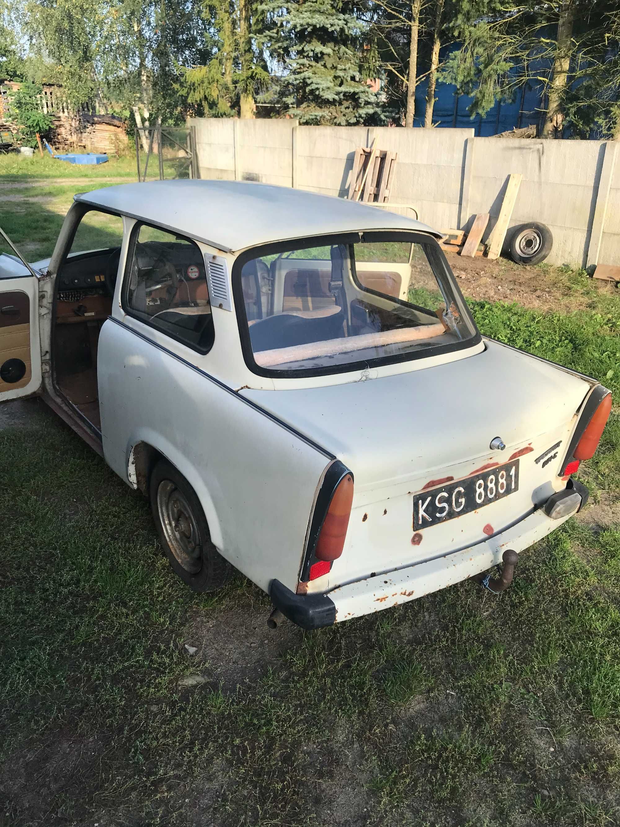 Trabant 601 do renowacji cena za 2 sztuki nowa cena