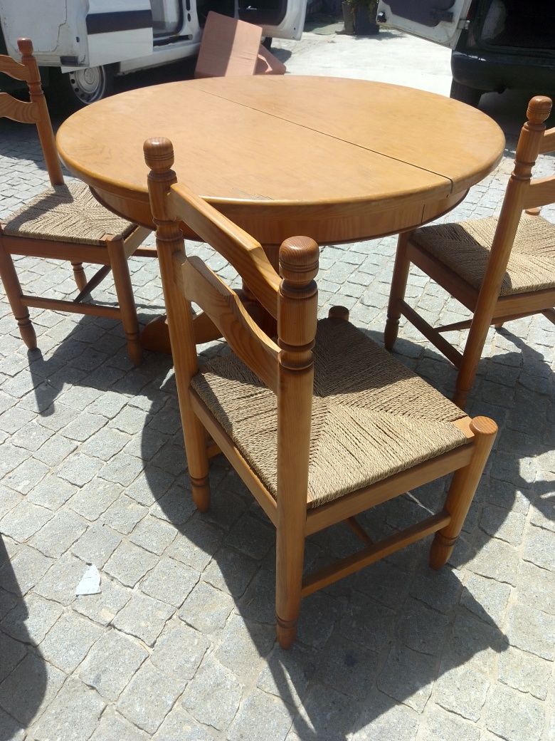 Conjunto de mesa com 6 cadeiras