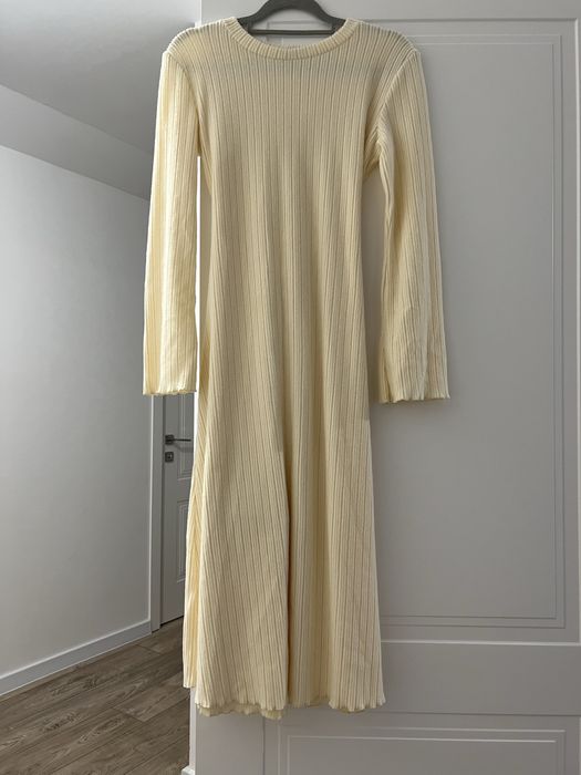 Жіноча сукня міді в рубчик