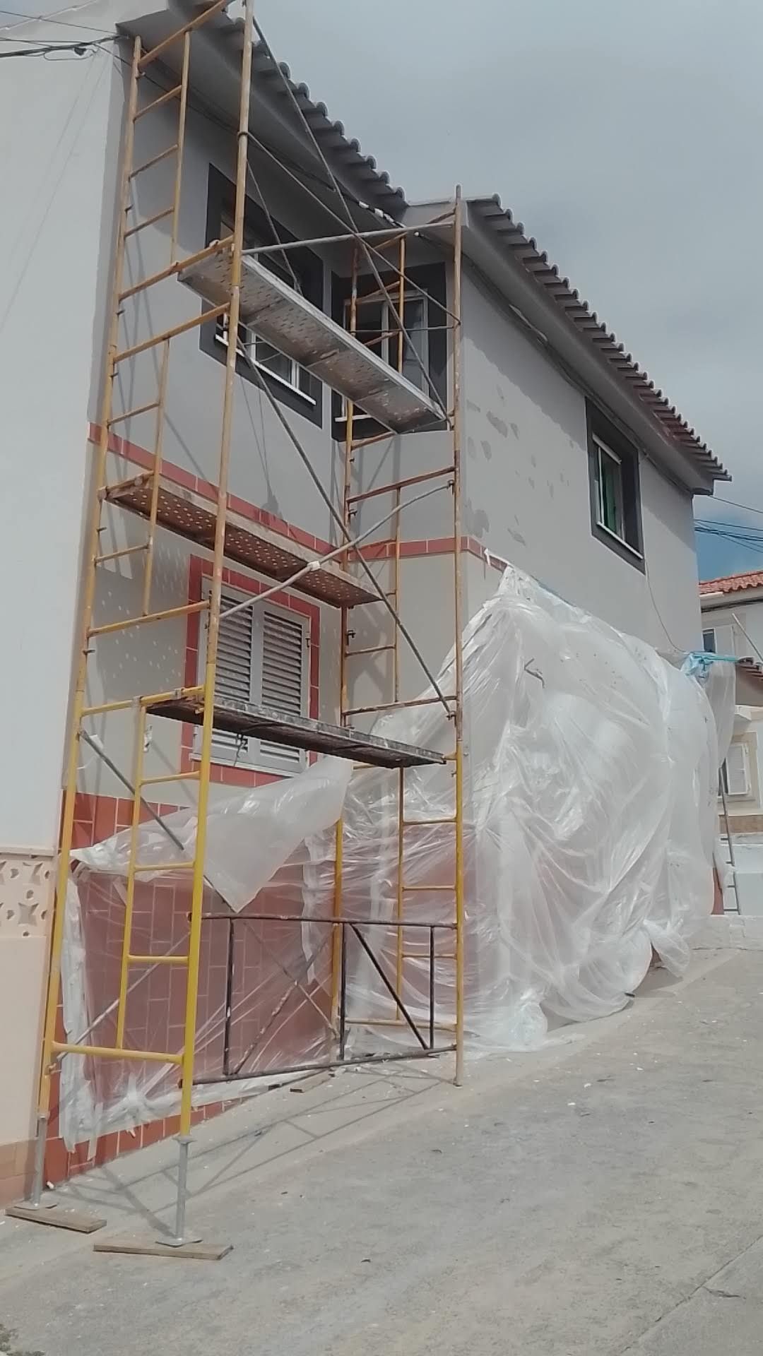 Pinturas e Reparos/Painting house