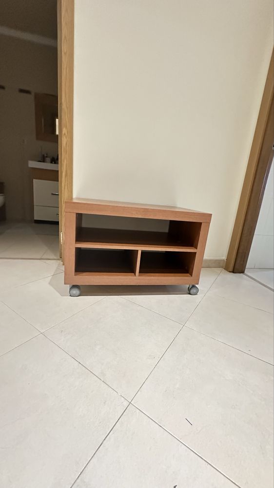 Movel aparador tv com rodas