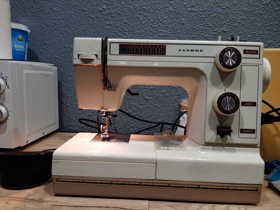 Швейная машинка JANOME