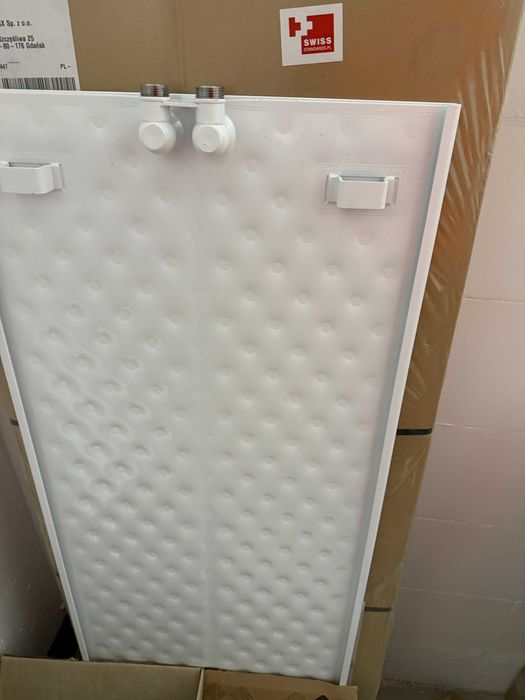 Grzejnik łazienkowy FINA LEAN BAR H1300 L500
620W 
Biały/Biały ZEHNDER