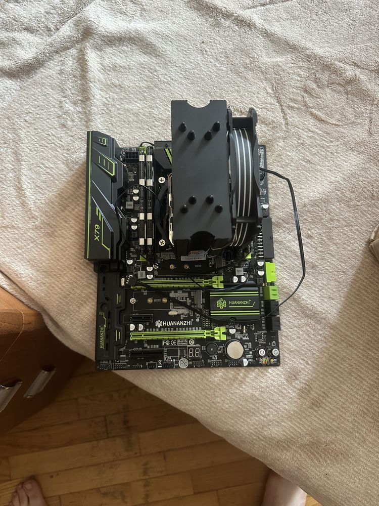 Комплект Huananzhi x79 + xeon 2680v4 +16gb ddr3