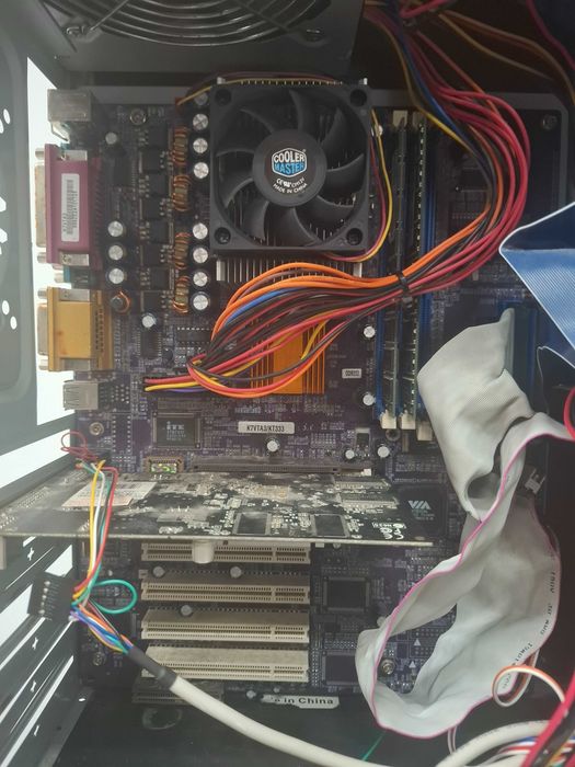 Komputer Retro Athlon 2000+ Radeon 9200 1GB RAM 80GB HDD Win XP MB ECS