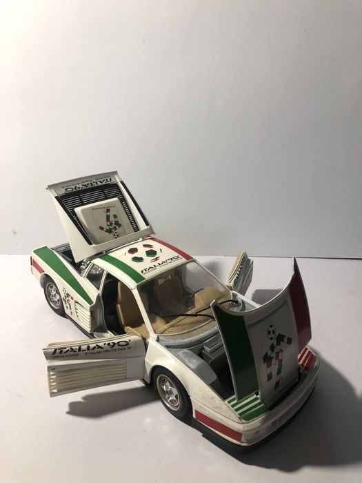Ferrari Testarossa 1/18 Italia futebol