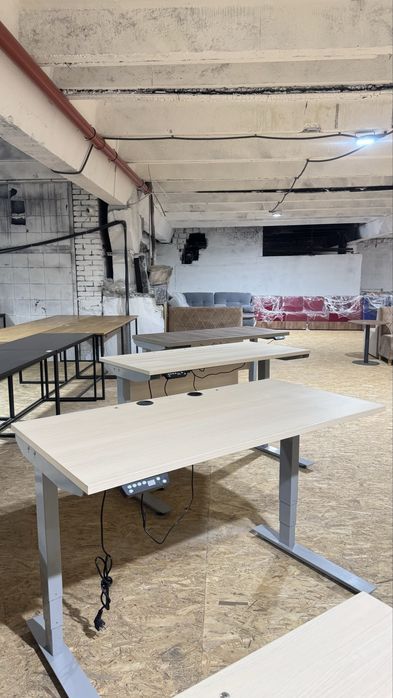 стіл з електрорегулюванням