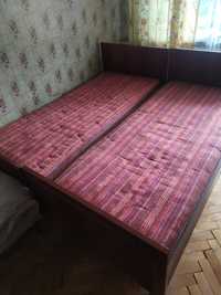 Два ліжка з матрасами