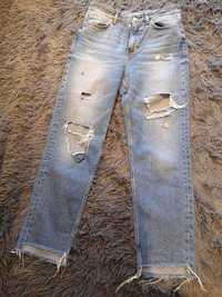Damskie jeansy z przetarciami