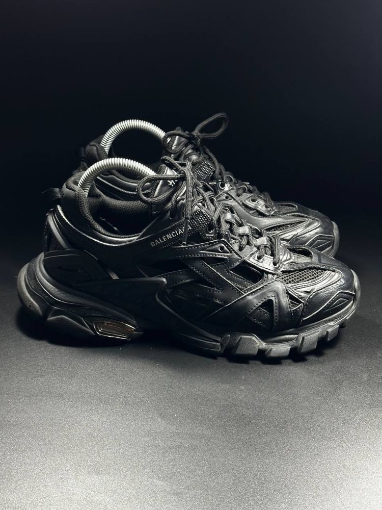 Balenciaga track2