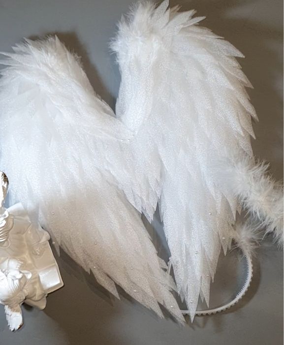 Німб та крила ангела