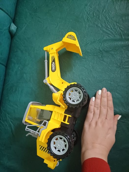 Трактор іграшка нова