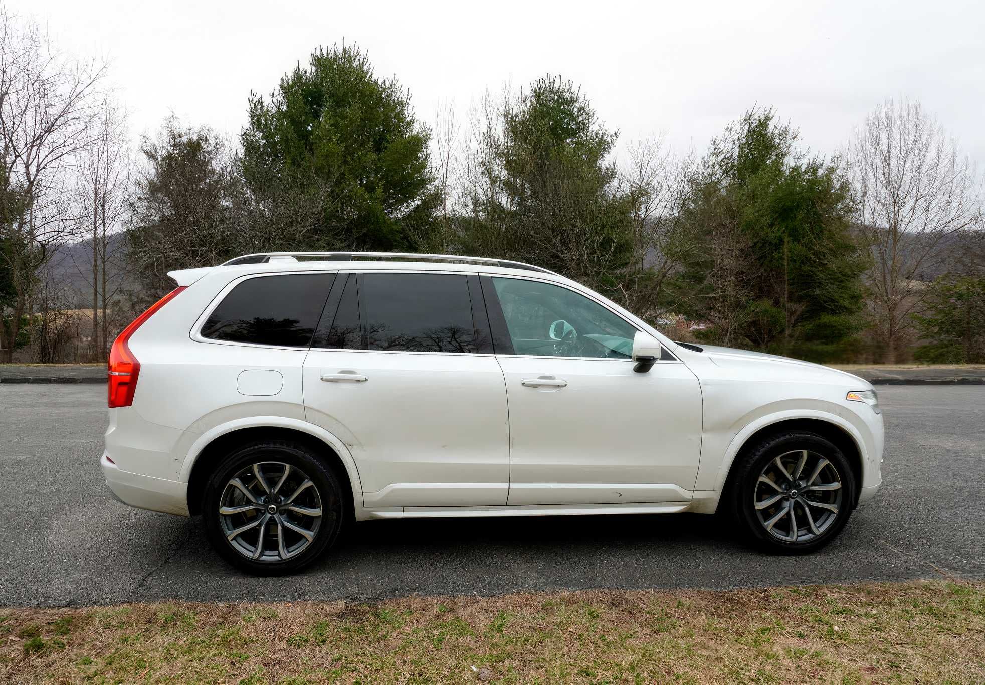 2017 Volvo XC90 T6 Momentum