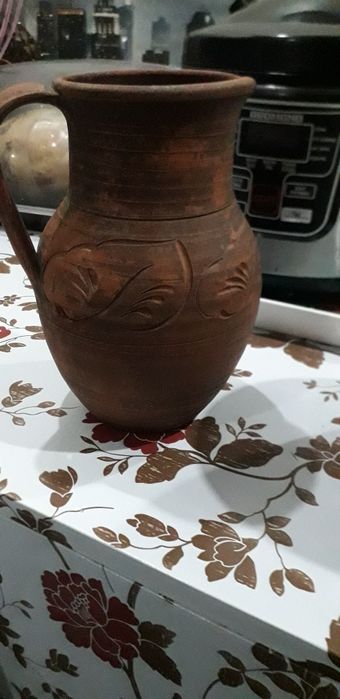 Глиняний глечик для молока.