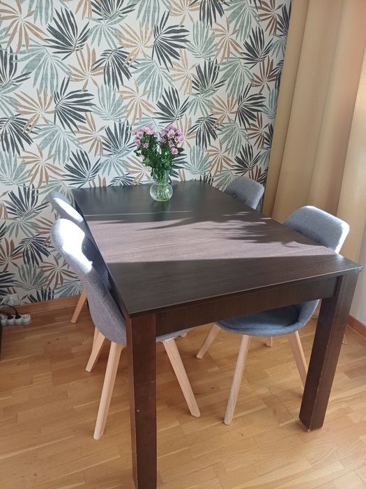 Stół w kolorze wenge