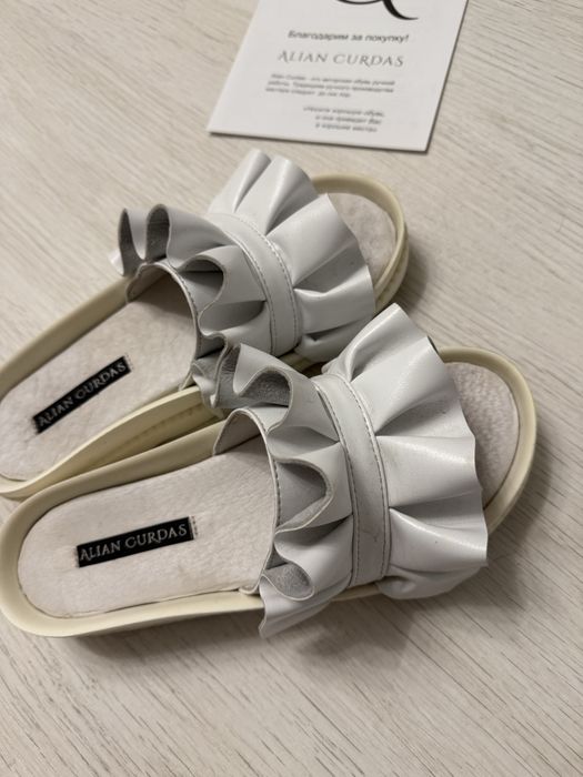 Шкіряні шльопанці білі 40 р