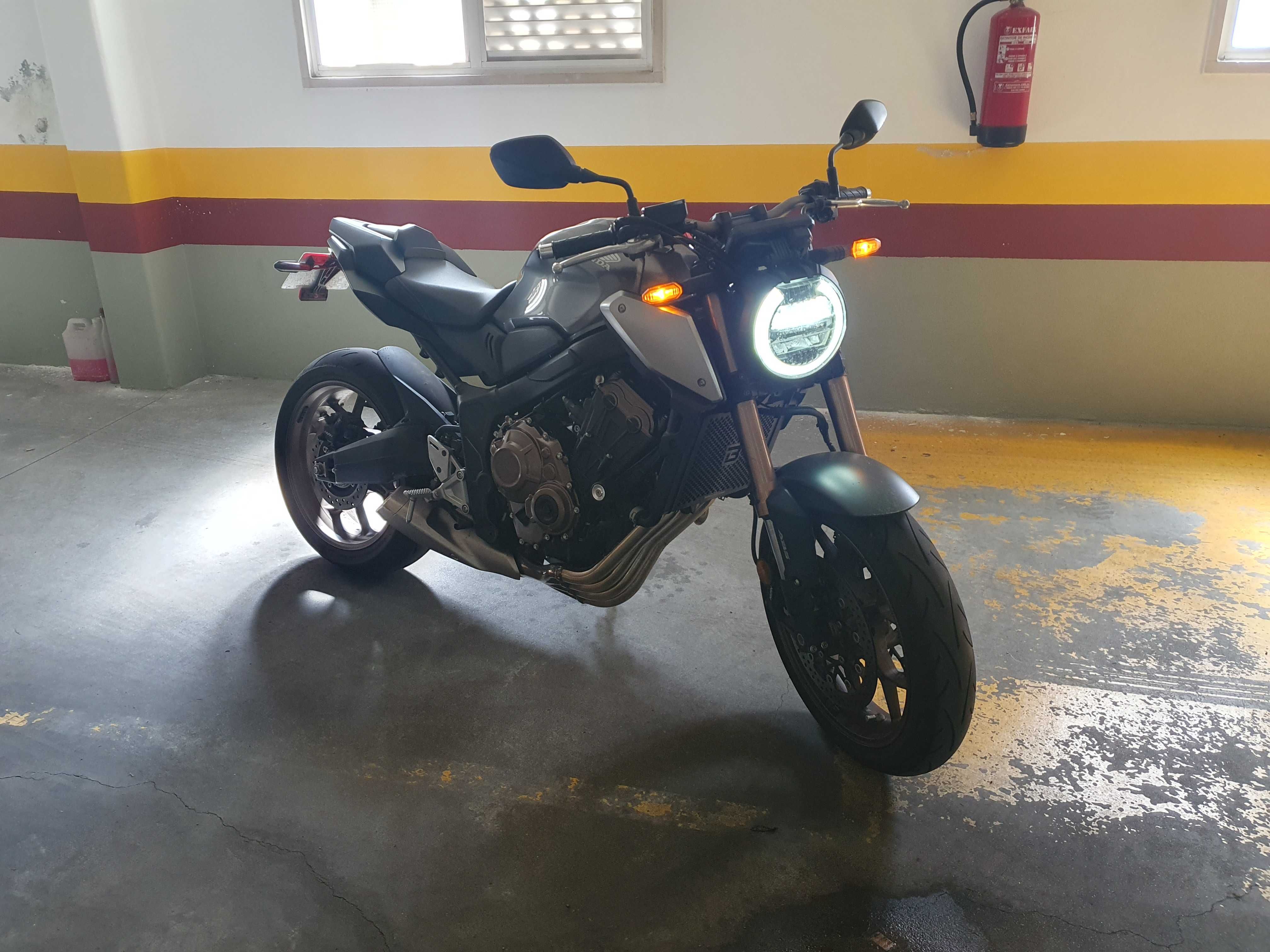 Honda CB650R - 2023, 4634 kms, 70kw
