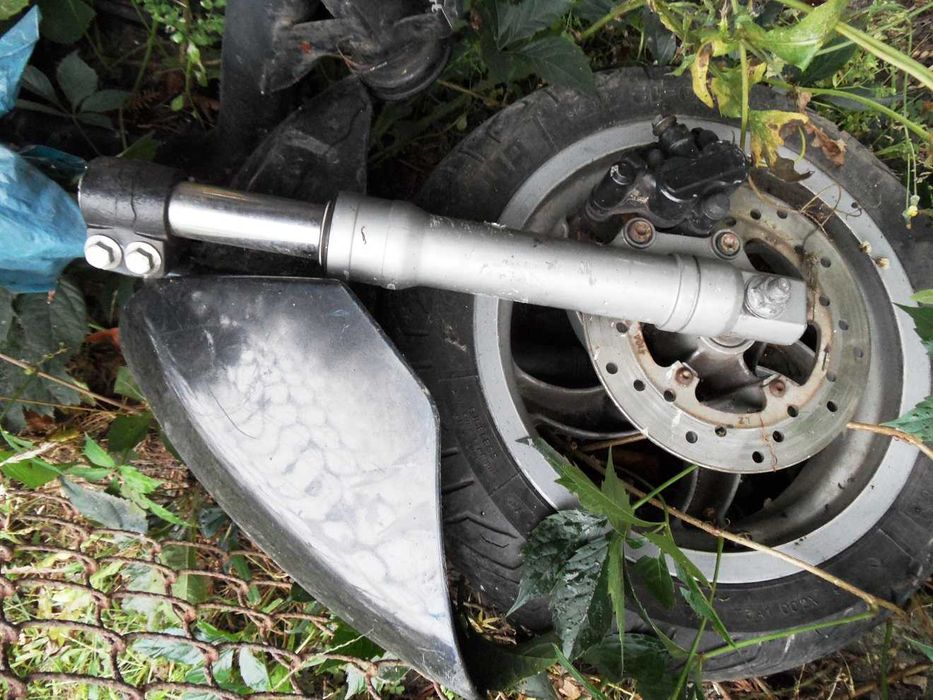 Przednie Proste zawieszenie Piaggio Fly 50 125 z kołem z zaciskiem